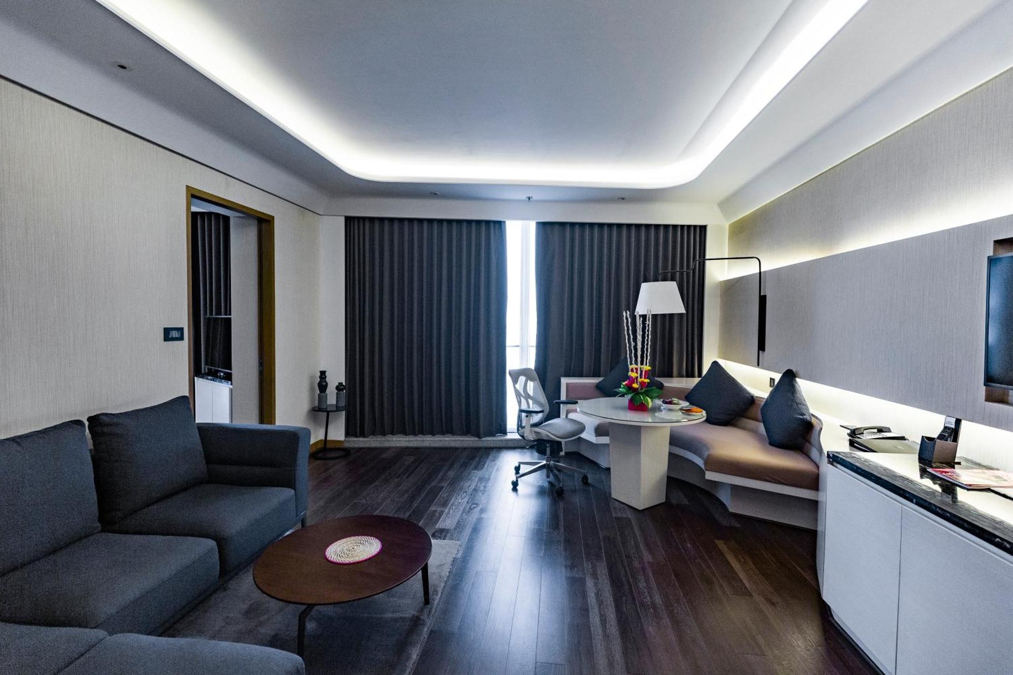 Doubletree By Hilton Ahmedabad Hotel Exterior foto