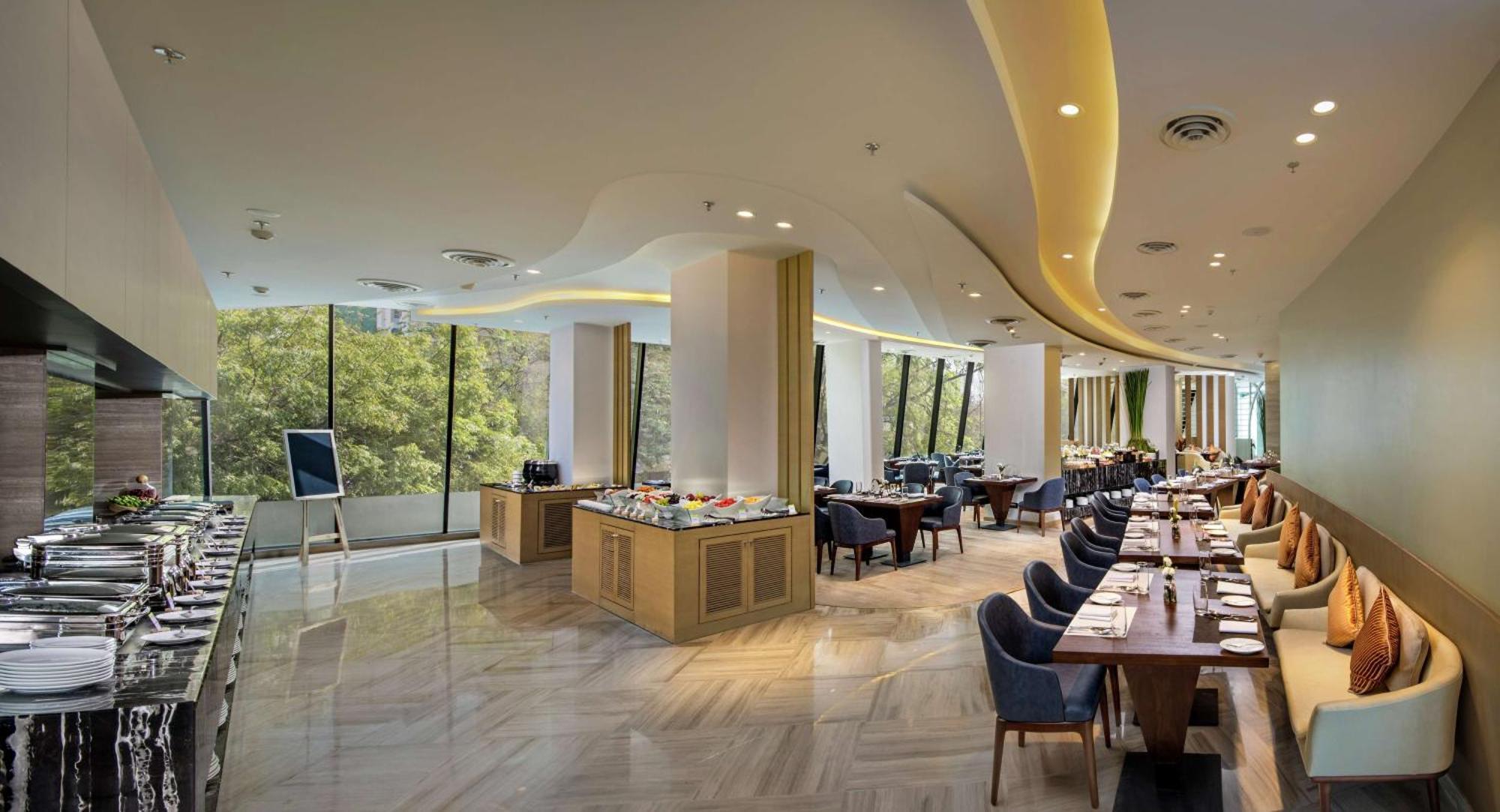 Doubletree By Hilton Ahmedabad Hotel Exterior foto